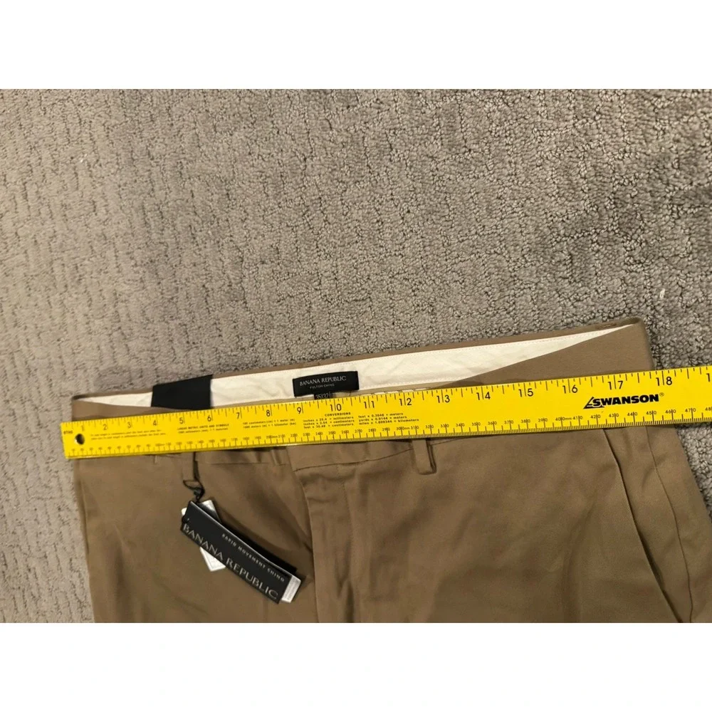Banana Repubic 35/32 Rapid Movement Chino NWT. Brown (T)